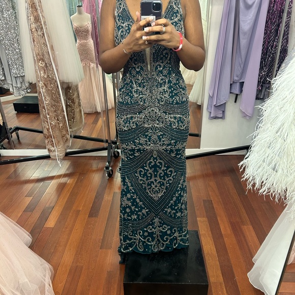 Evening Gown - Picture 4 of 4